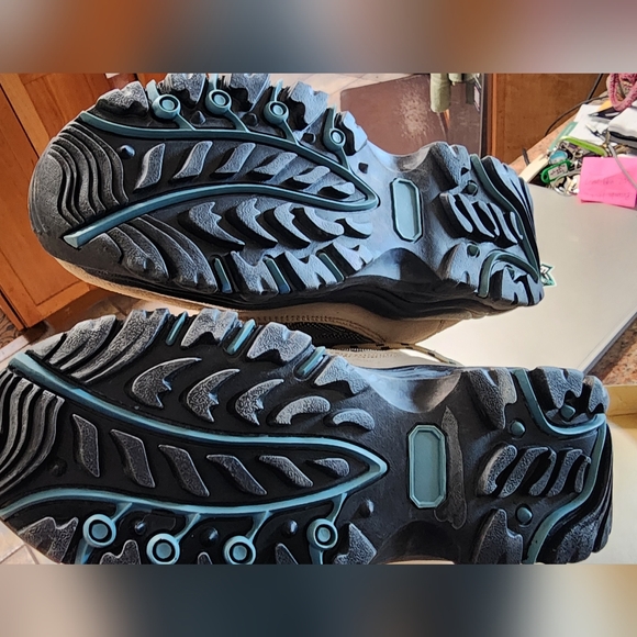 Bearpaw Women's Tan Hiking Boots NIB - Picture 5 of 10